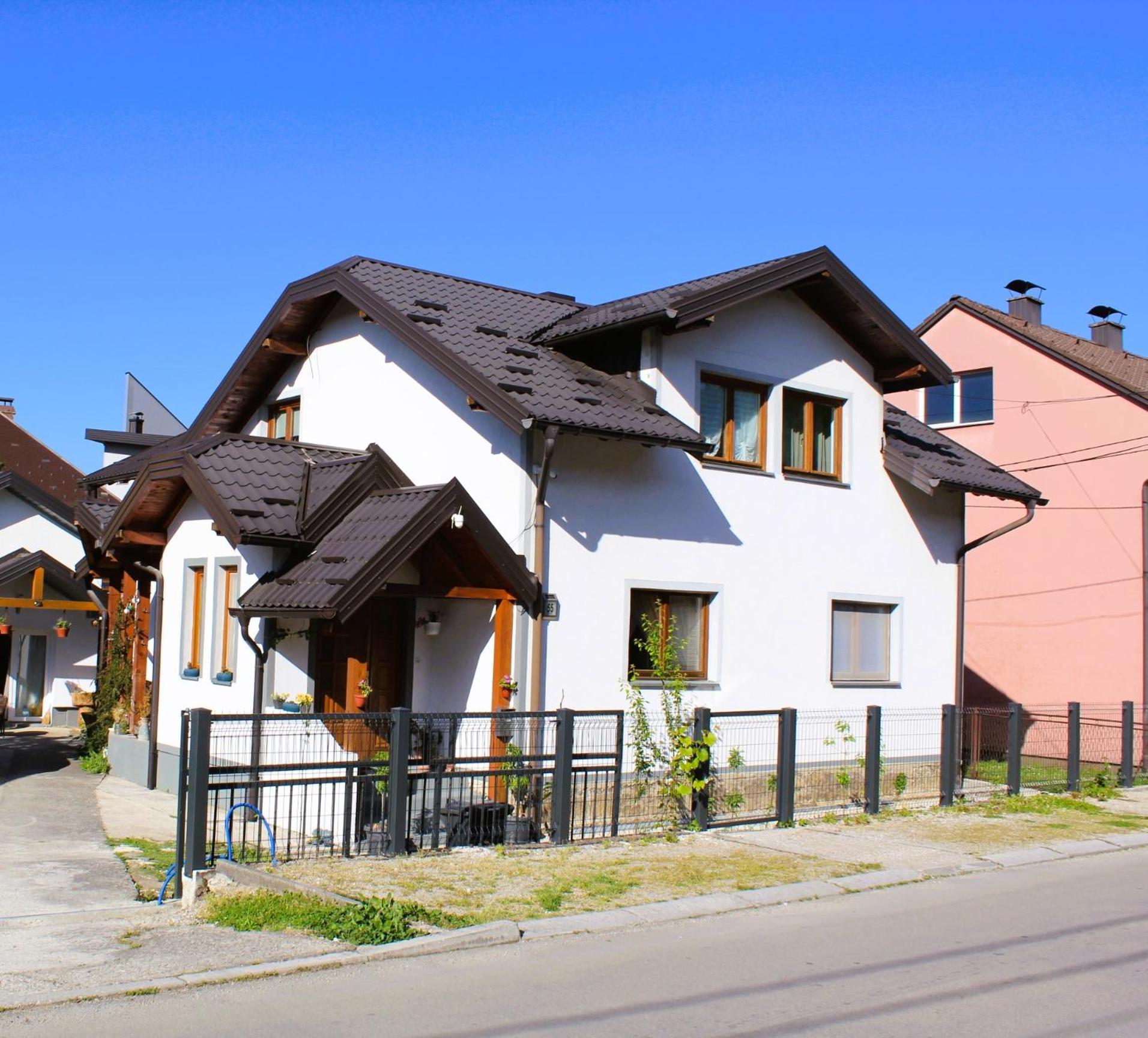 Svila Apartmani Bihać Esterno foto